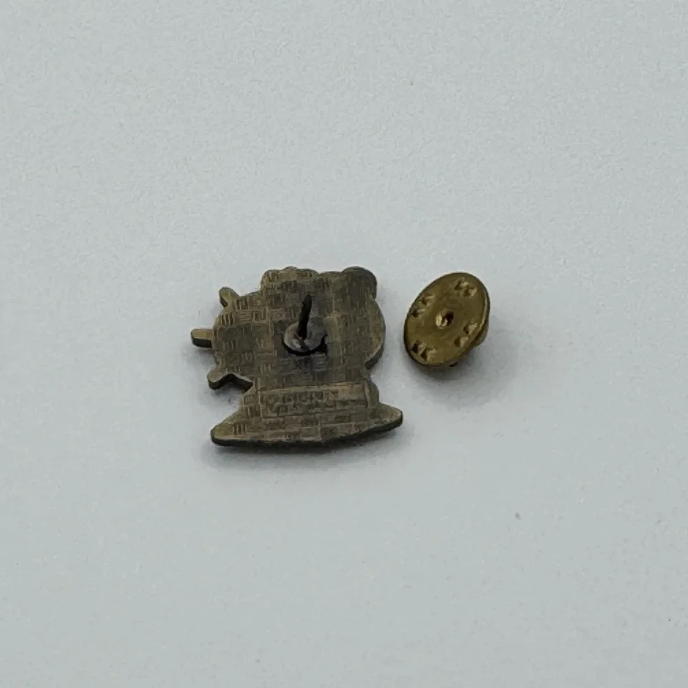 Disney Mickey Mouse‎ Ship Wheel Pin Nautical Gold Tone Cruise Era